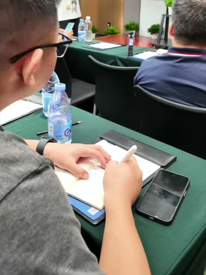 毛老师在北京受邀给旅行社老板做线上获客分享